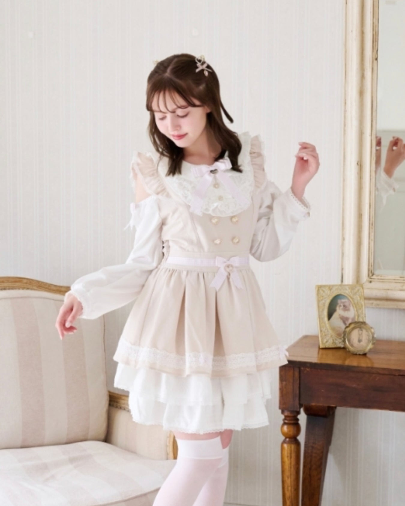 LizLisa Off-Shoulder Yoke Frill One-piece
